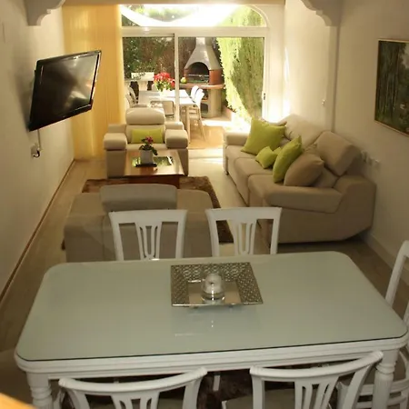 Jolie Maison 펜션 *